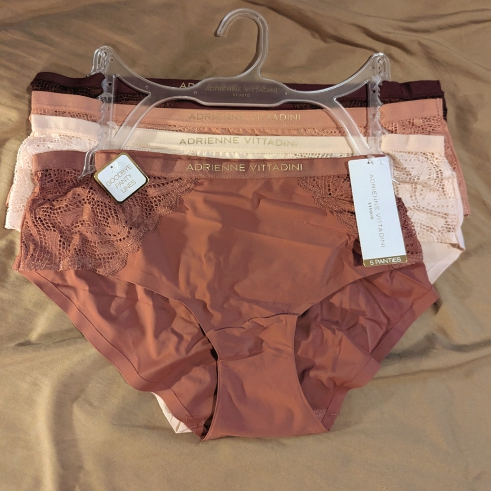 NWT 4-Pack Adrienne Vittadini Super Soft Panties